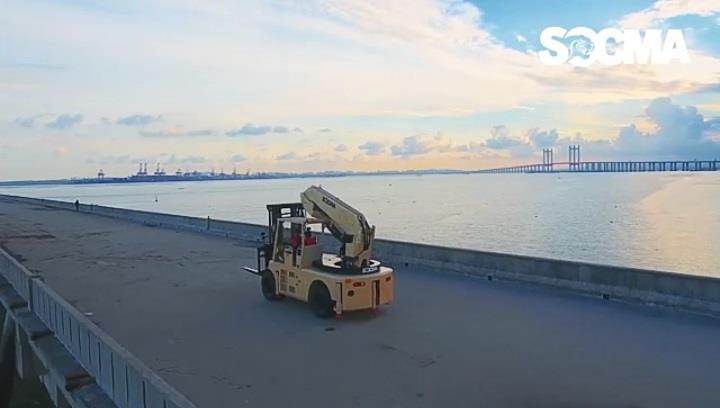 Heavy duty forklift crane 15 ton 07 Heavy duty forklift crane 15 ton 07